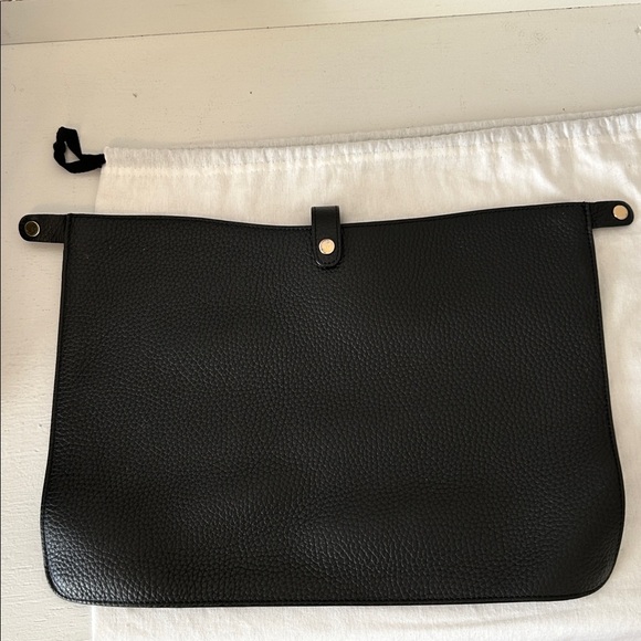 Cuyana 16in system tote with 16in laptop sleeve - Picture 4 of 11